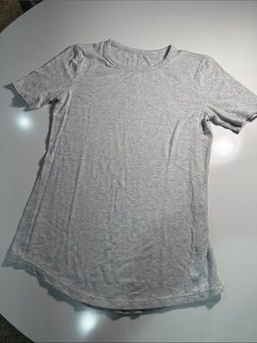 LULULEMON- grey fitted tee